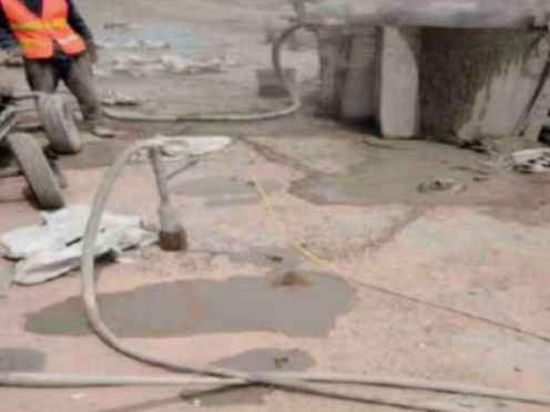 吉安水泥混凝土路面板底注浆技术 路面脱空注浆整治方案